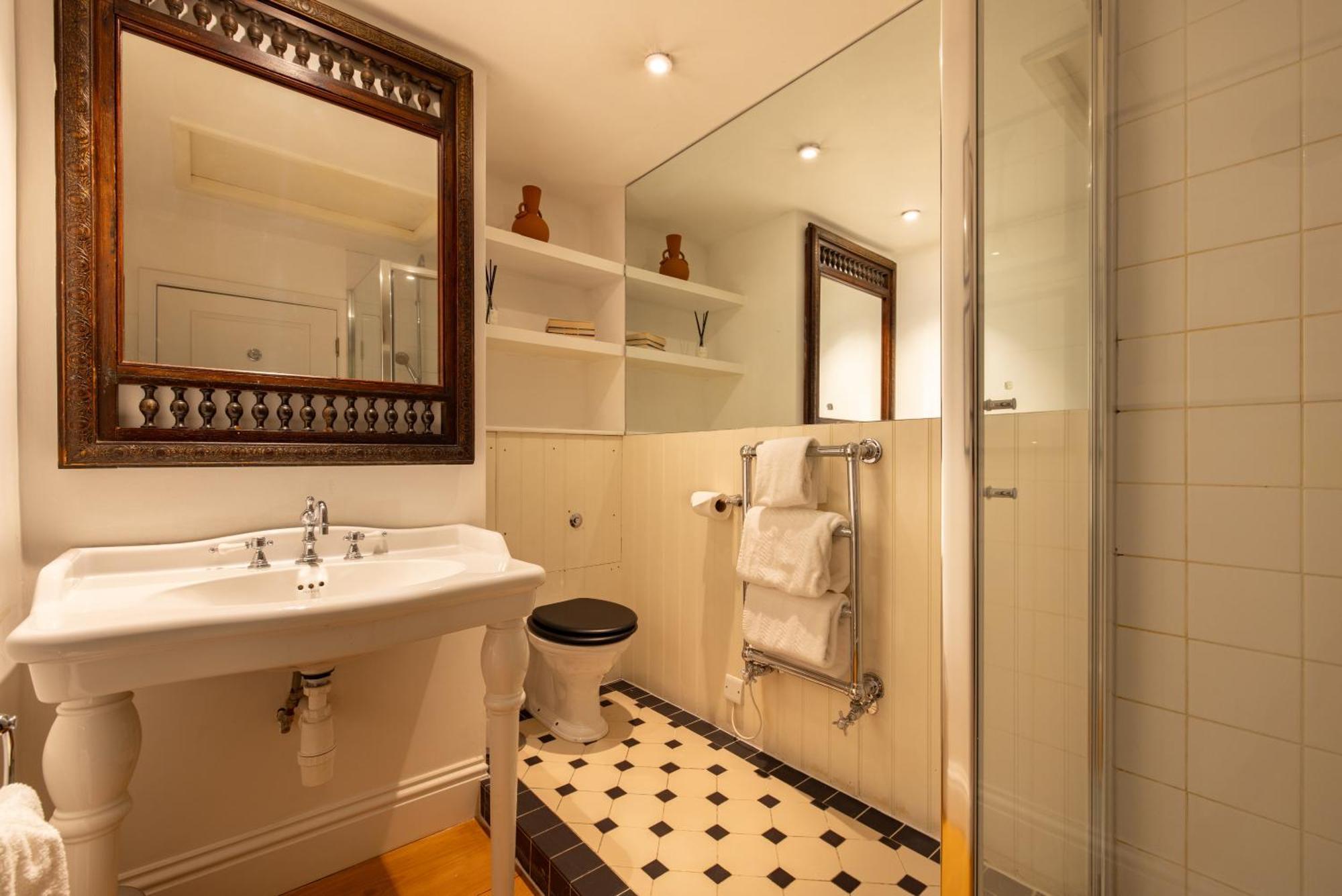The Philbeach Gardens Place - Lovely 5Bdr Flat With Terrace London Eksteriør billede